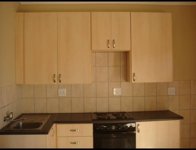 2 BEDROOM PROPERTY TO RENT IN DIE BULT